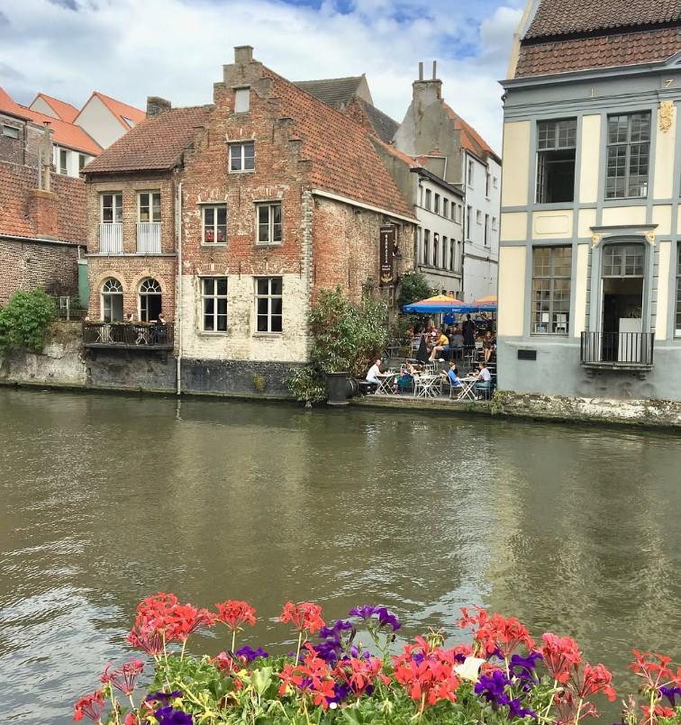 terrassen in gent barrazza aan het water
