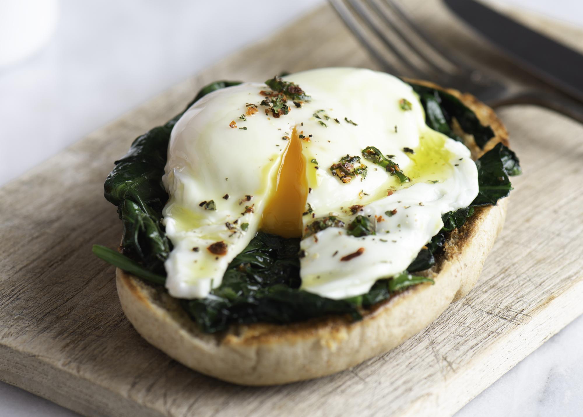 eggs florentine ontbijt met groenten 