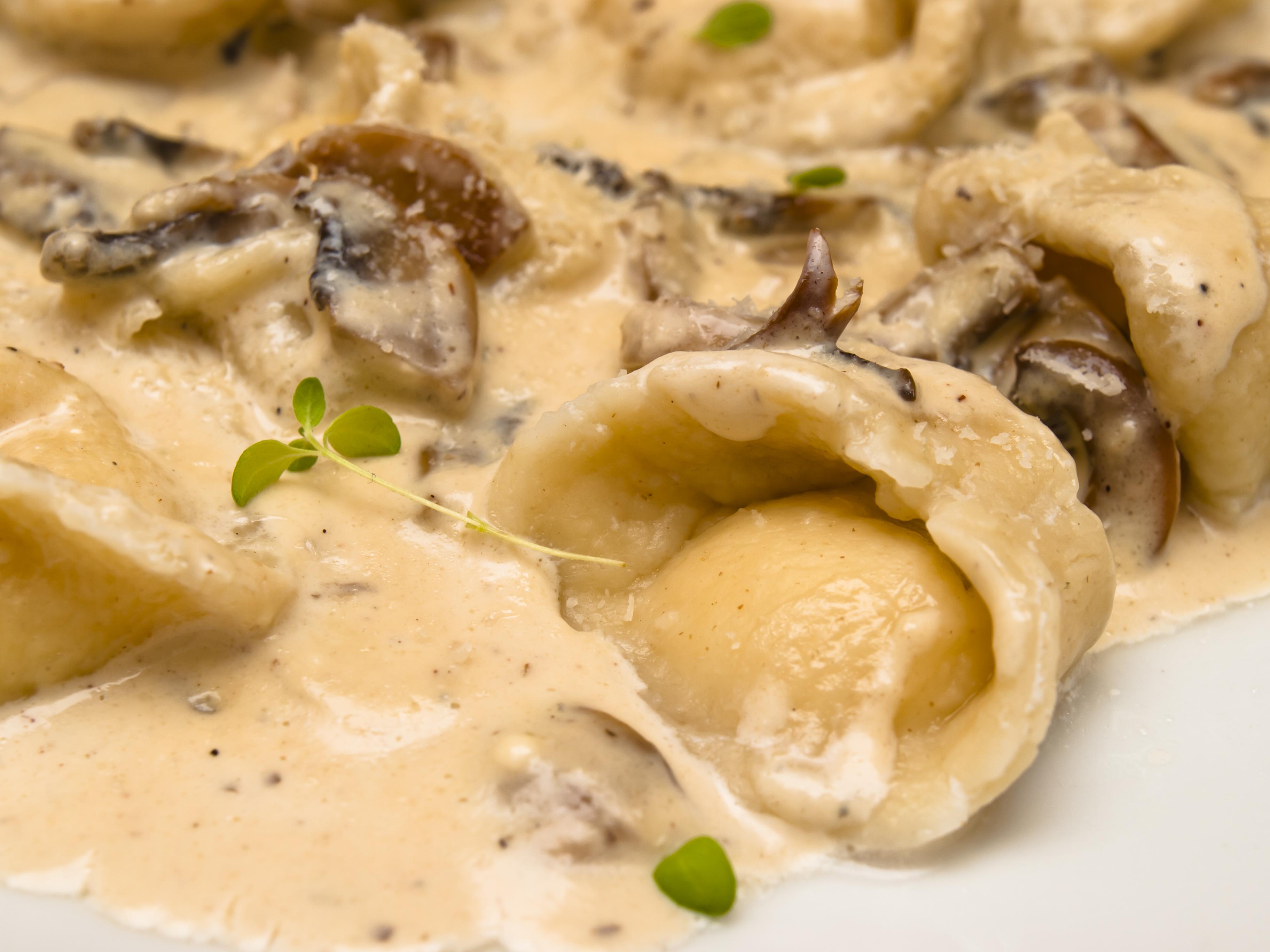 Cheese Tortellini with mushroom sauce