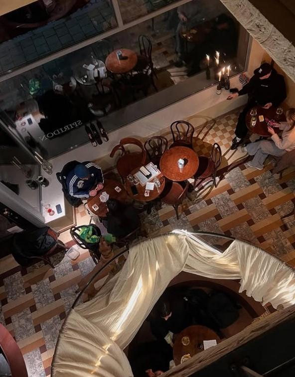 spiridon een natuurwijnbar in Antwerpen naar Parijs' voorbeeld