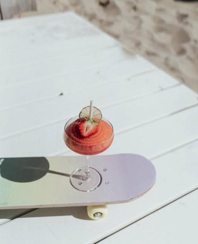 pura vida cocktails op het strand