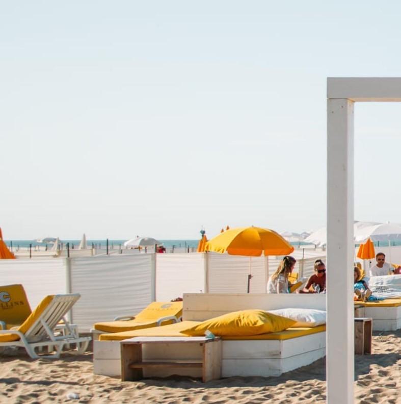 collins club strandbars in knokke