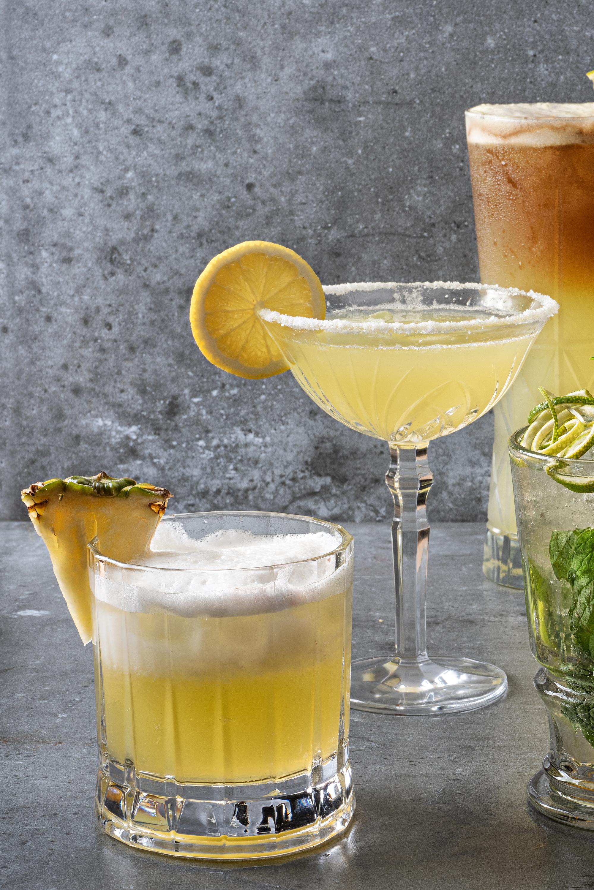 tropical gin fizz met kokos en ananas