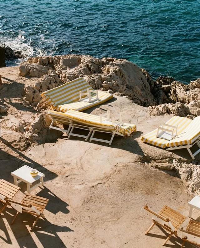 Tuba Club aan de kliffen in Marseille