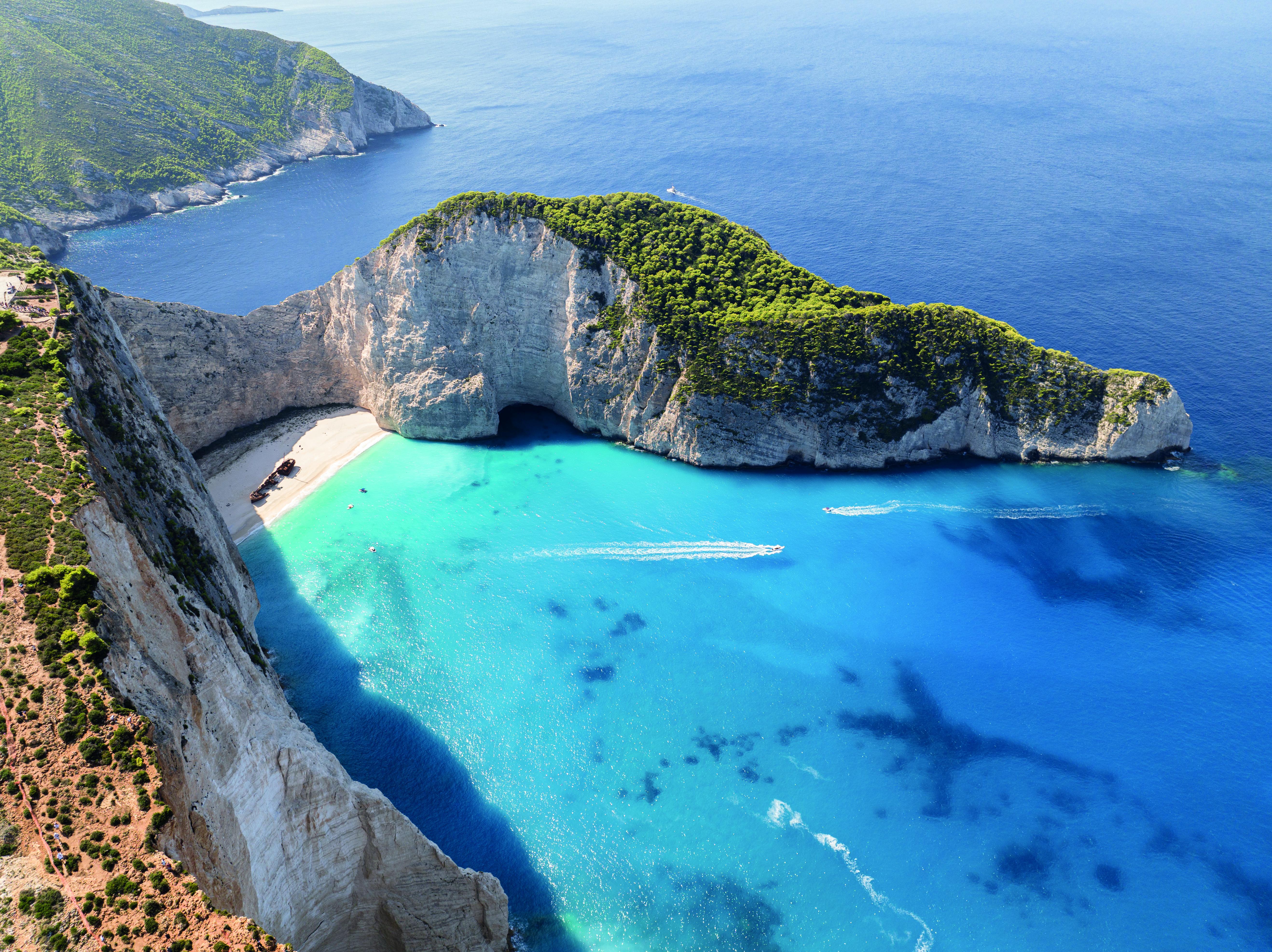 Navagio Beach op het Zaynthos-eiland in Griekenland, een van de mooiste stranden ter wereld