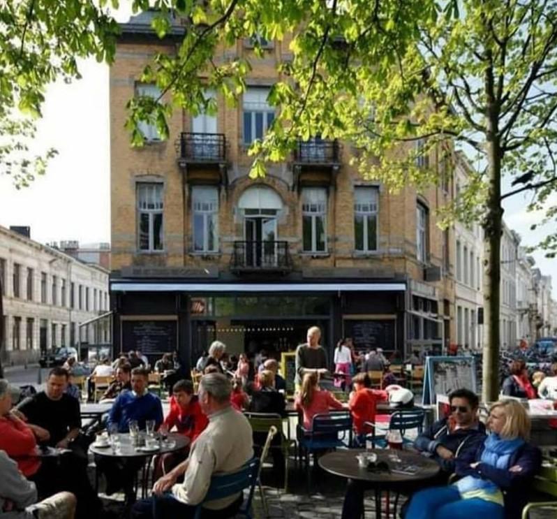 aan het strand van oostende overdekt terras