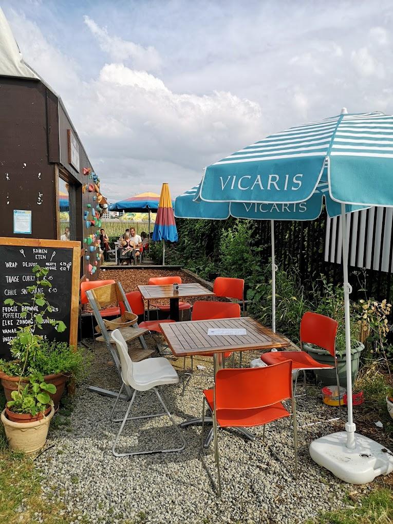 Café Kamyon linkeroever