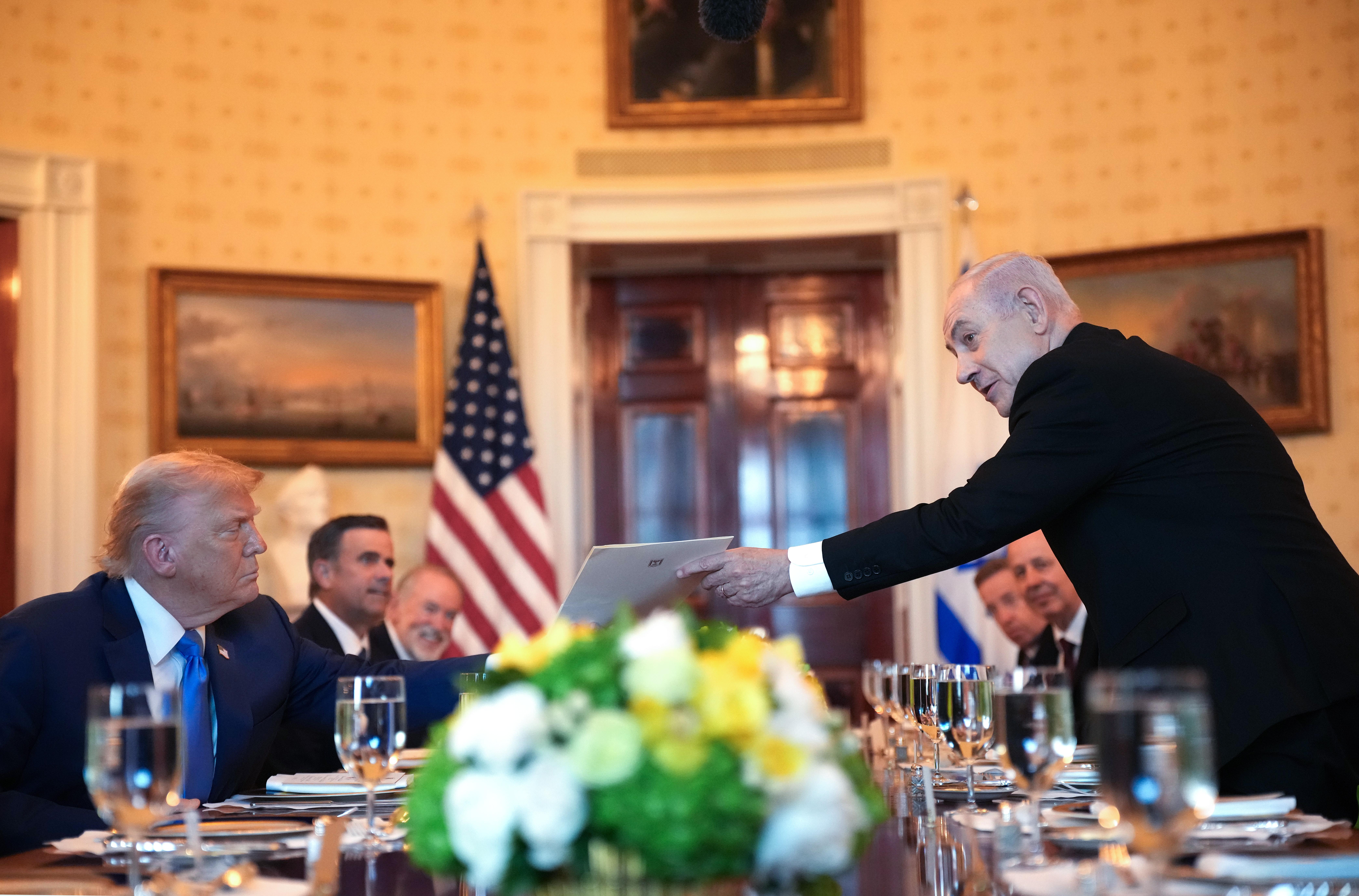 Benjamin Netanyahu a été reçu par Donald Trump à la Maison-Blanche, ce lundi.