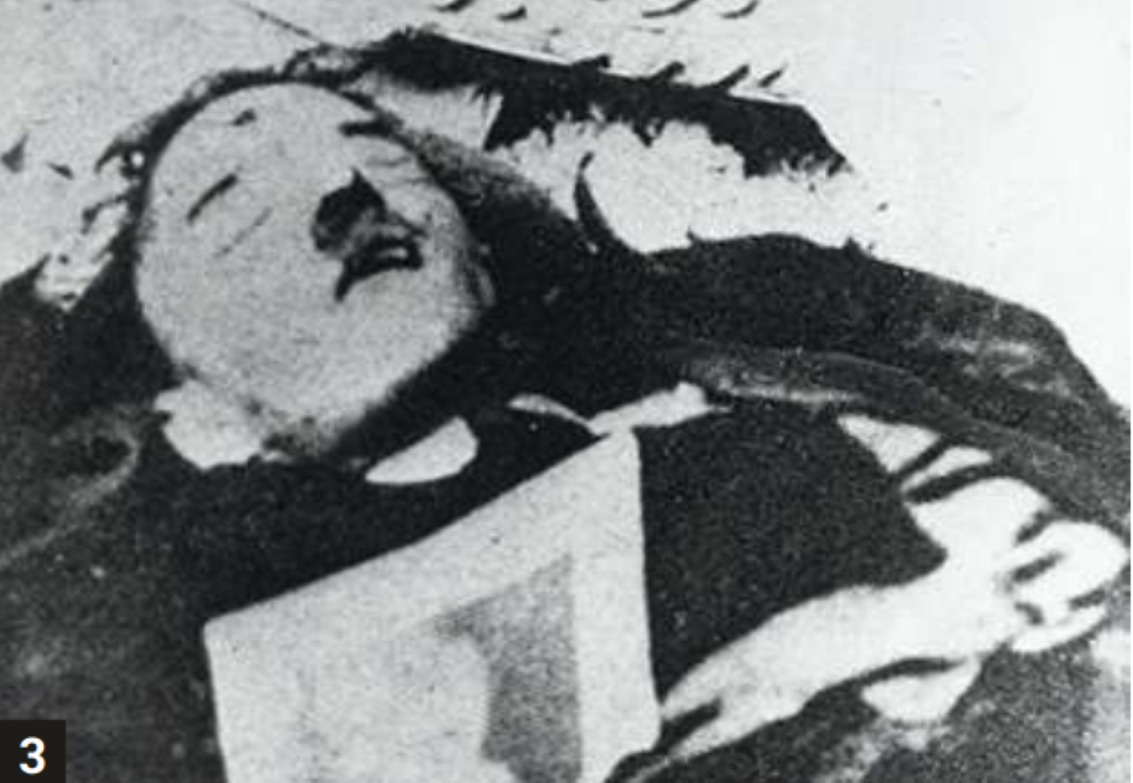 Foto: Een zeldzaam en controversieel beeld van Adolf Hitler na zijn dood. © Getty Images