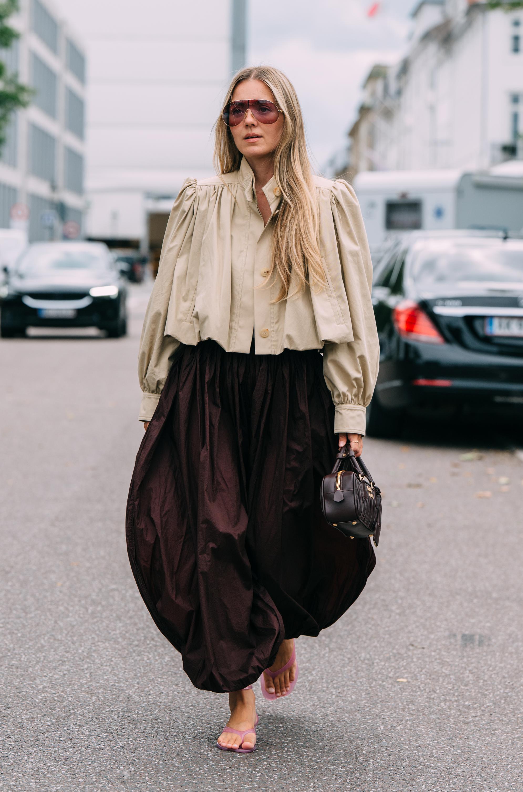 harembroek met roze teenslippers