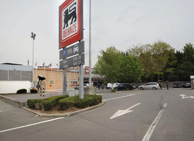 Foto van de parking van de Delhaize van Aalst, in een poging om een reconstructie te doen naar de aanval in 1985 door de Bende van Nijvel