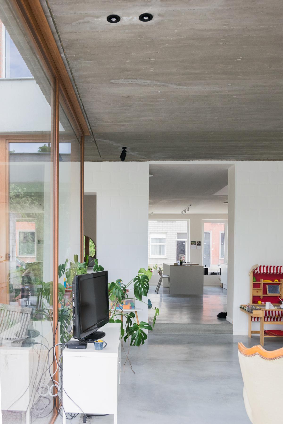 Het plafond in zichtbeton is een van de blikvangers.