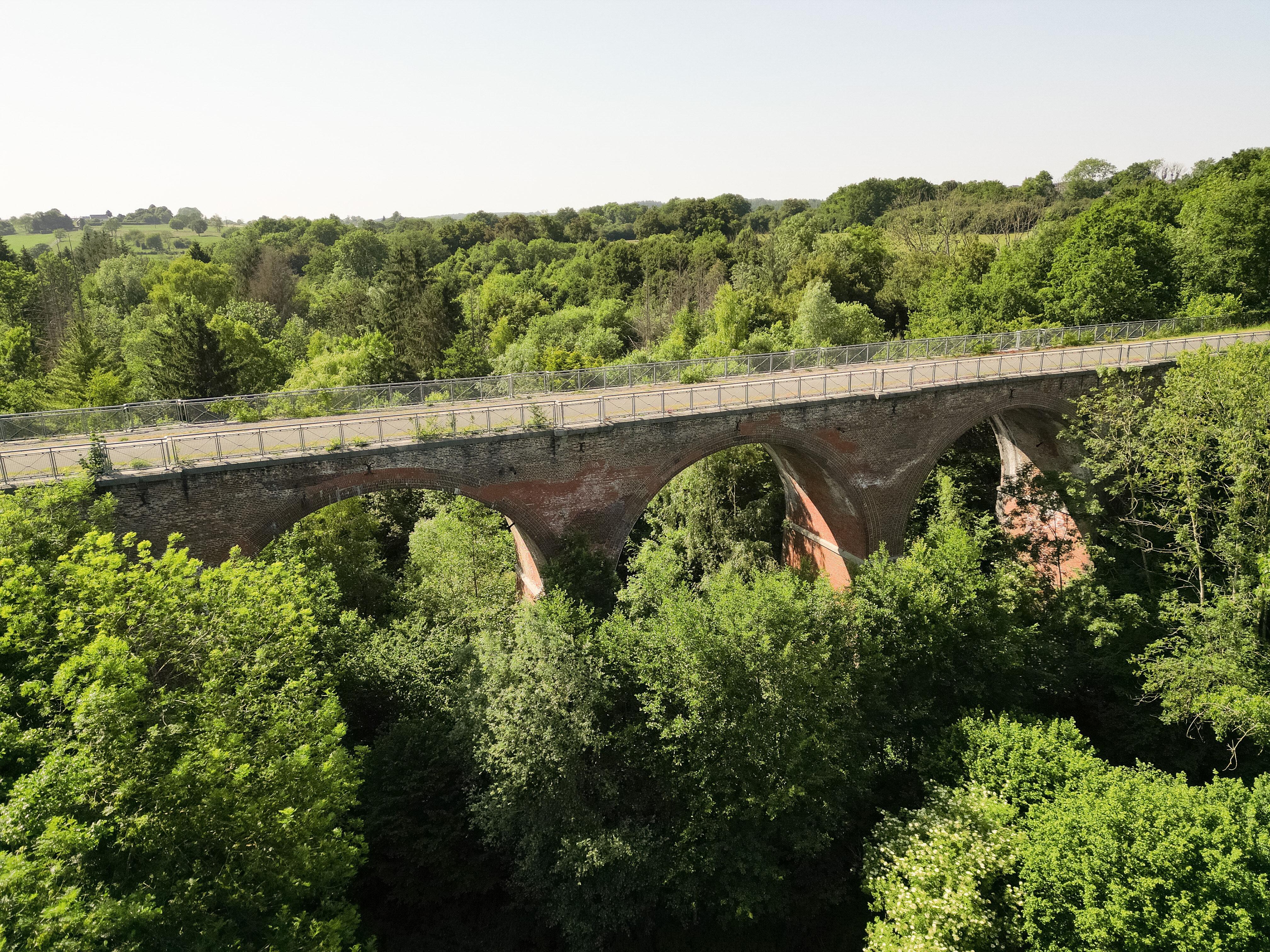 Treinviaduct bij Ici On the Water in Henegouwen