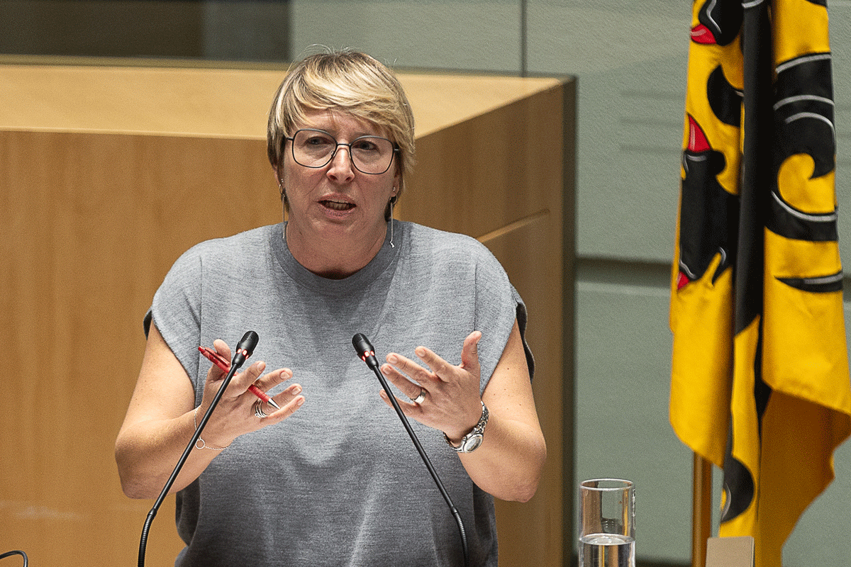 De N-VA vond het niet kunnen dat Caroline Gennez (Vooruit) geld blijft uitdelen aan bepaalde linksgeoriënteerde vzw’s.