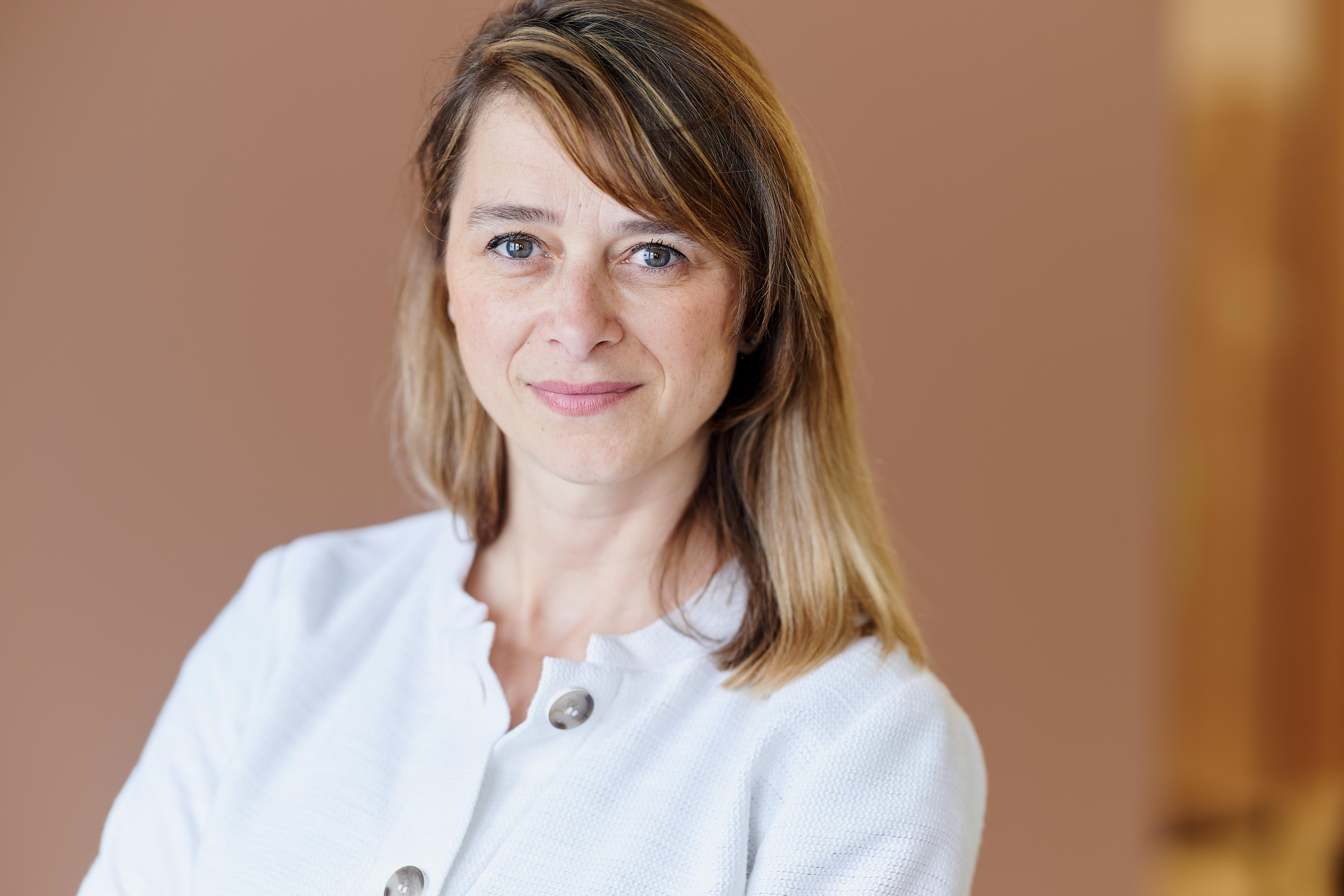 Portretfoto van Nele Verhaeren, algemeen directeur van Art Antwerp