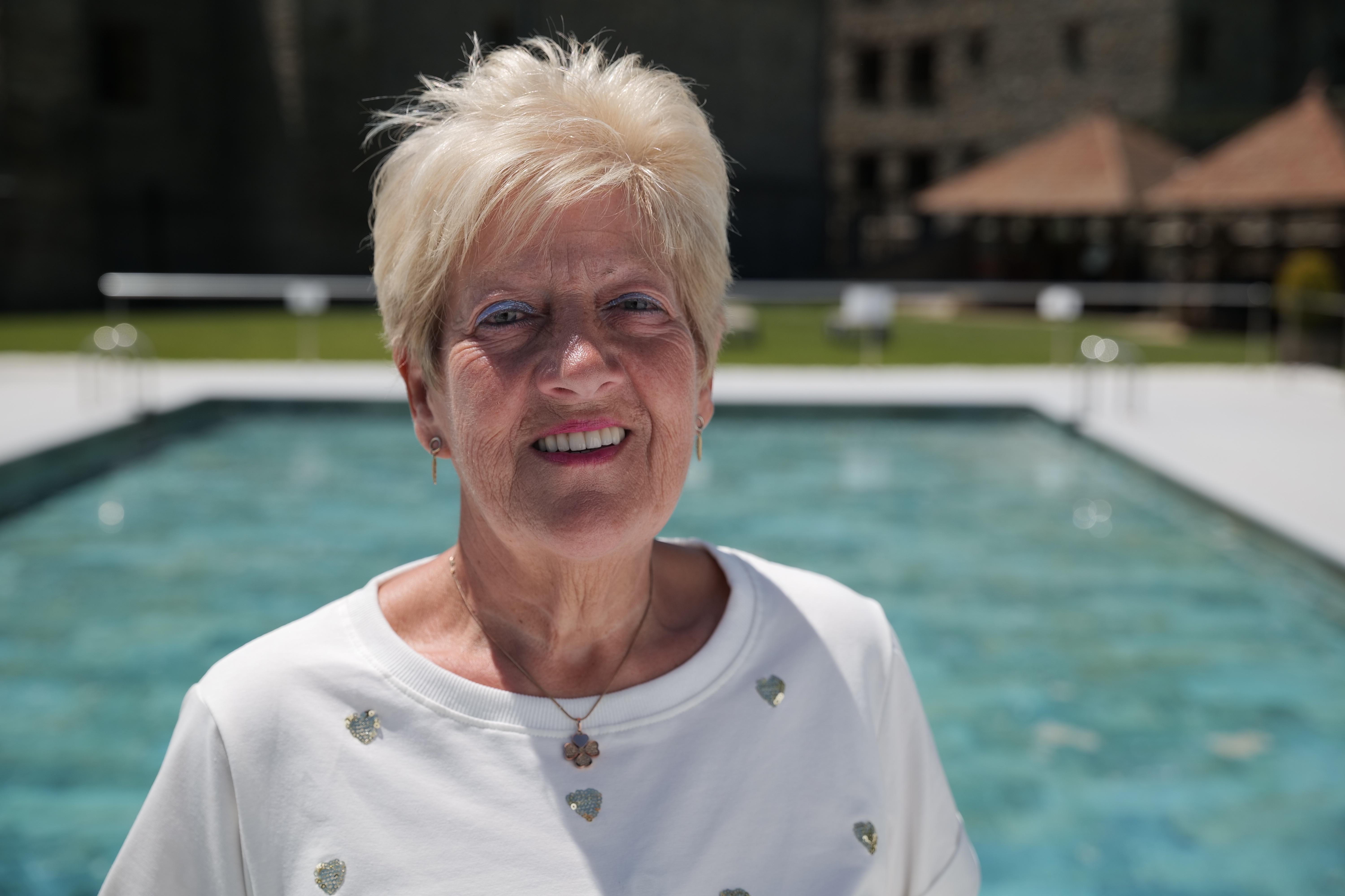 Anne, 67 jaar, uit Baardegem