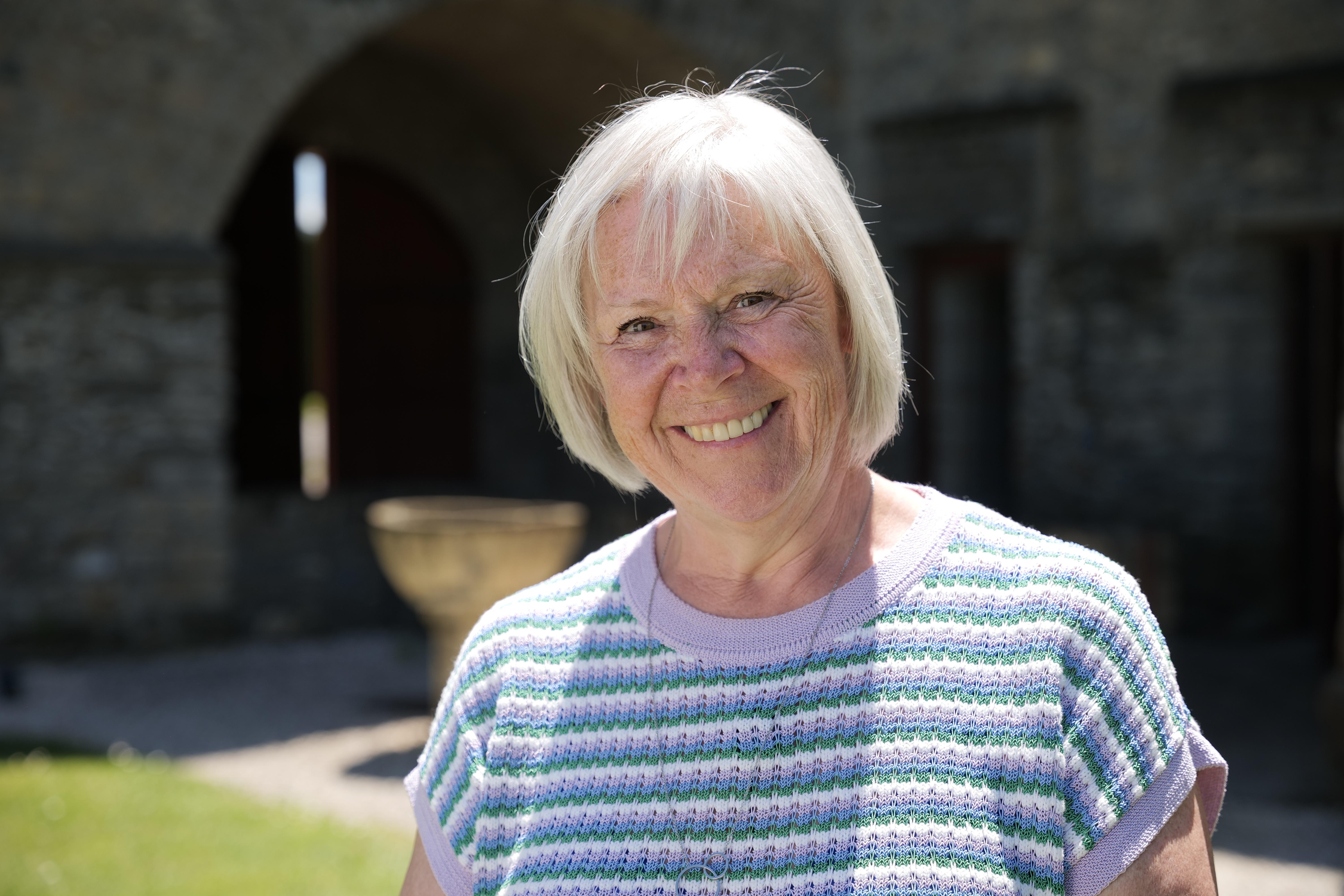 Lucy, 66 jaar, uit Dilbeek, gescheiden