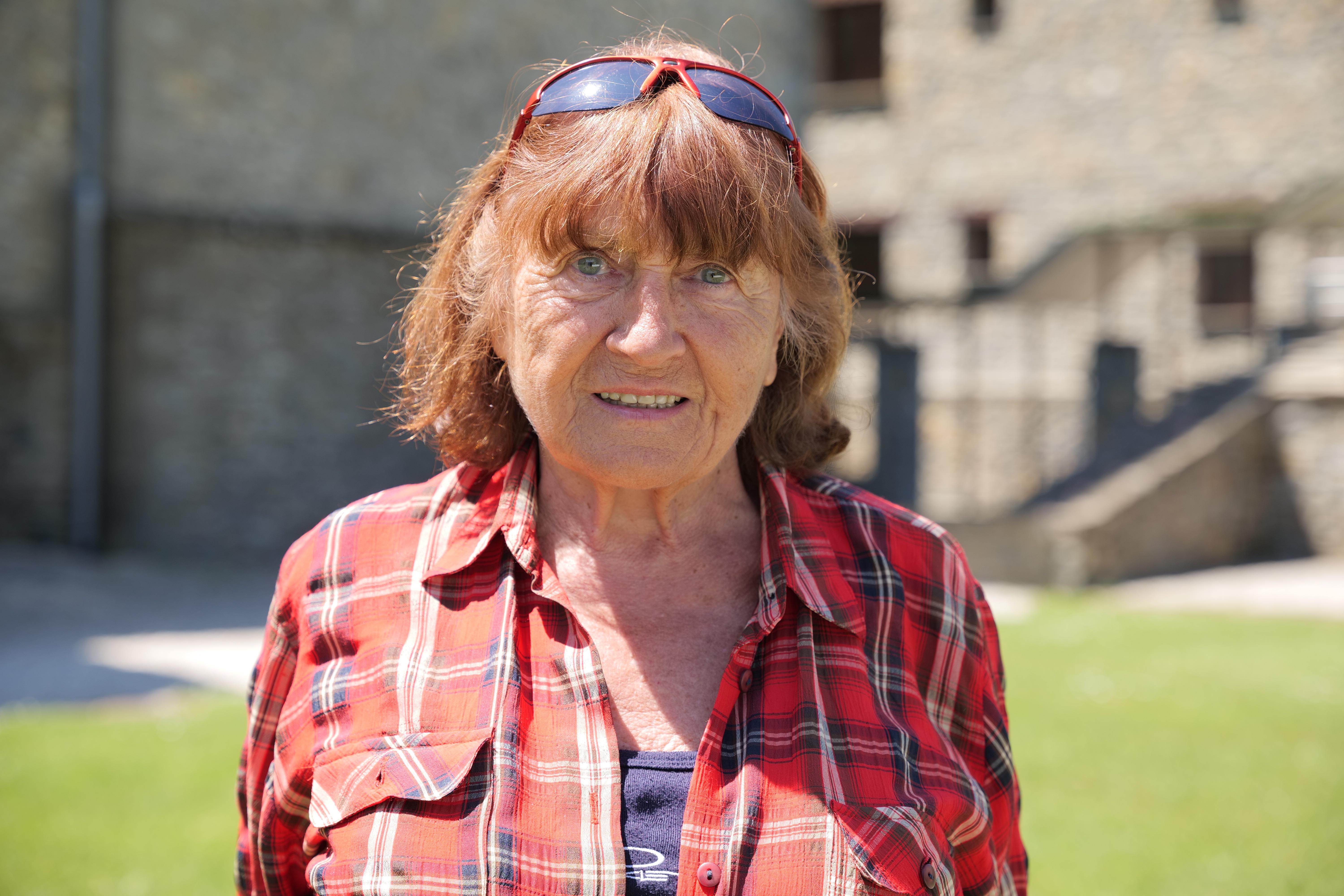 Roos, 77 jaar, uit Waregem, weduwe. Een van de deelnemers van Hotel Romantiek.