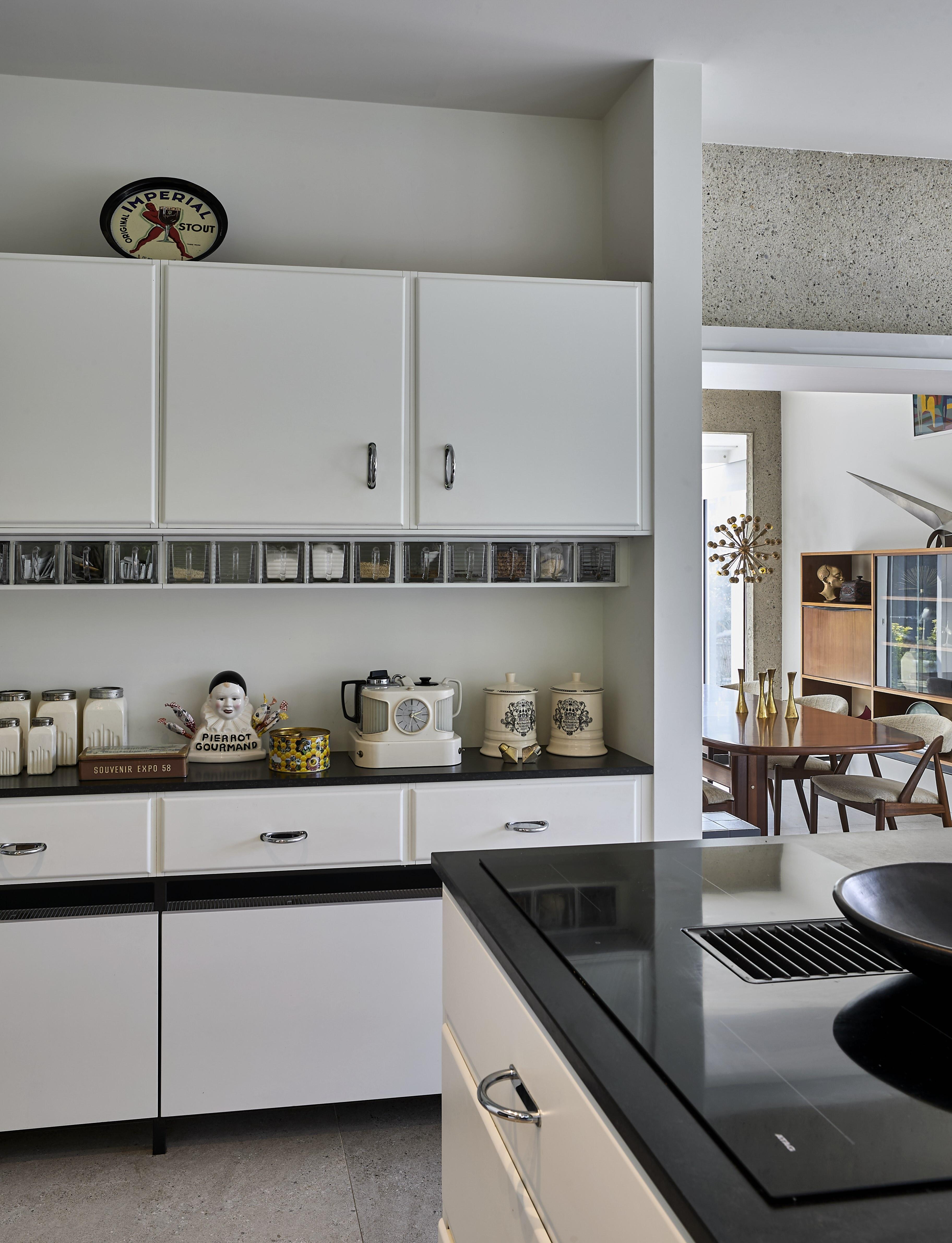 En keuken van Cubex in een villa in Ukkel