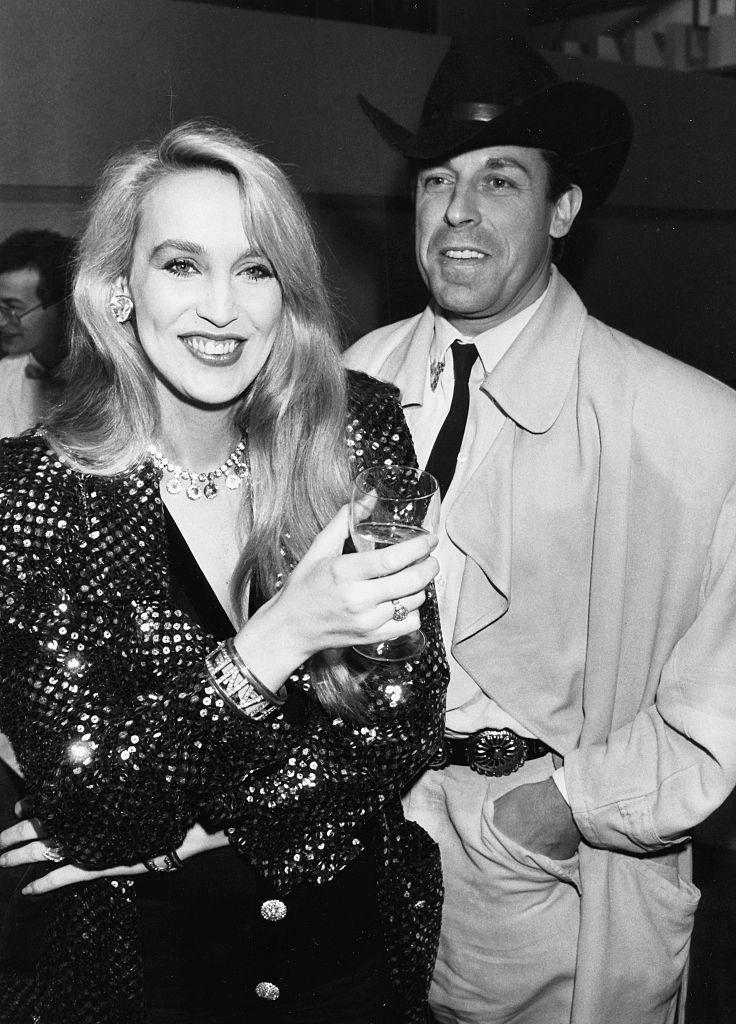Jerry Hall en Antony Price