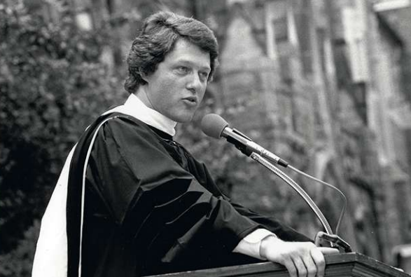 Bill Clinton bij zijn afstuderen