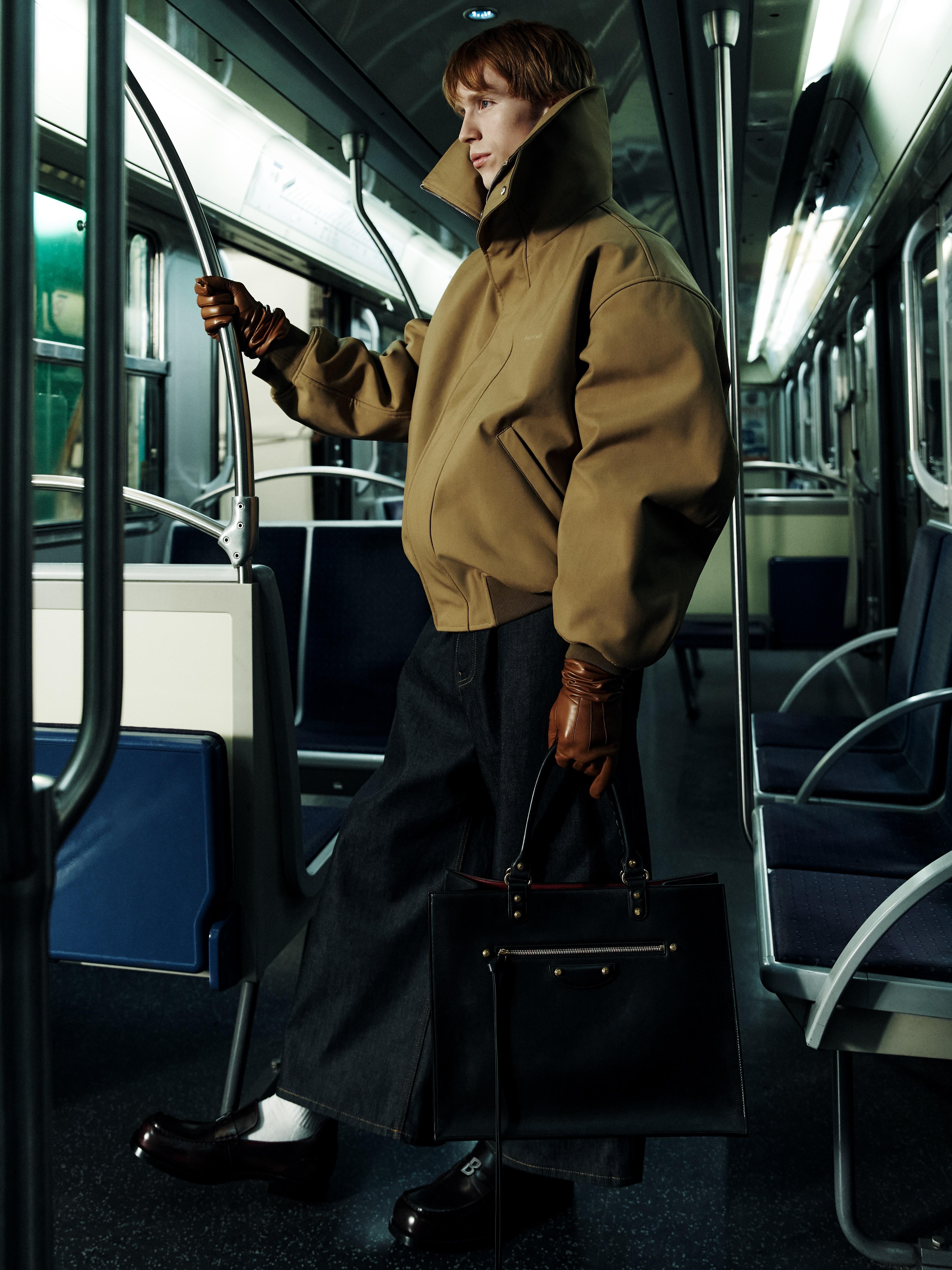 Campagnebeeld van de tweede collectoe van Pierpaolo Piccioli voor Balenciaga