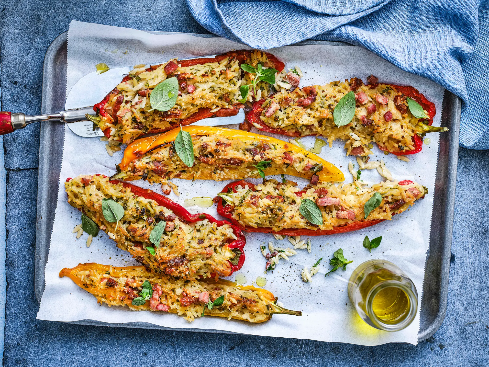 Gevulde groenten: paprika met orzo en pancetta