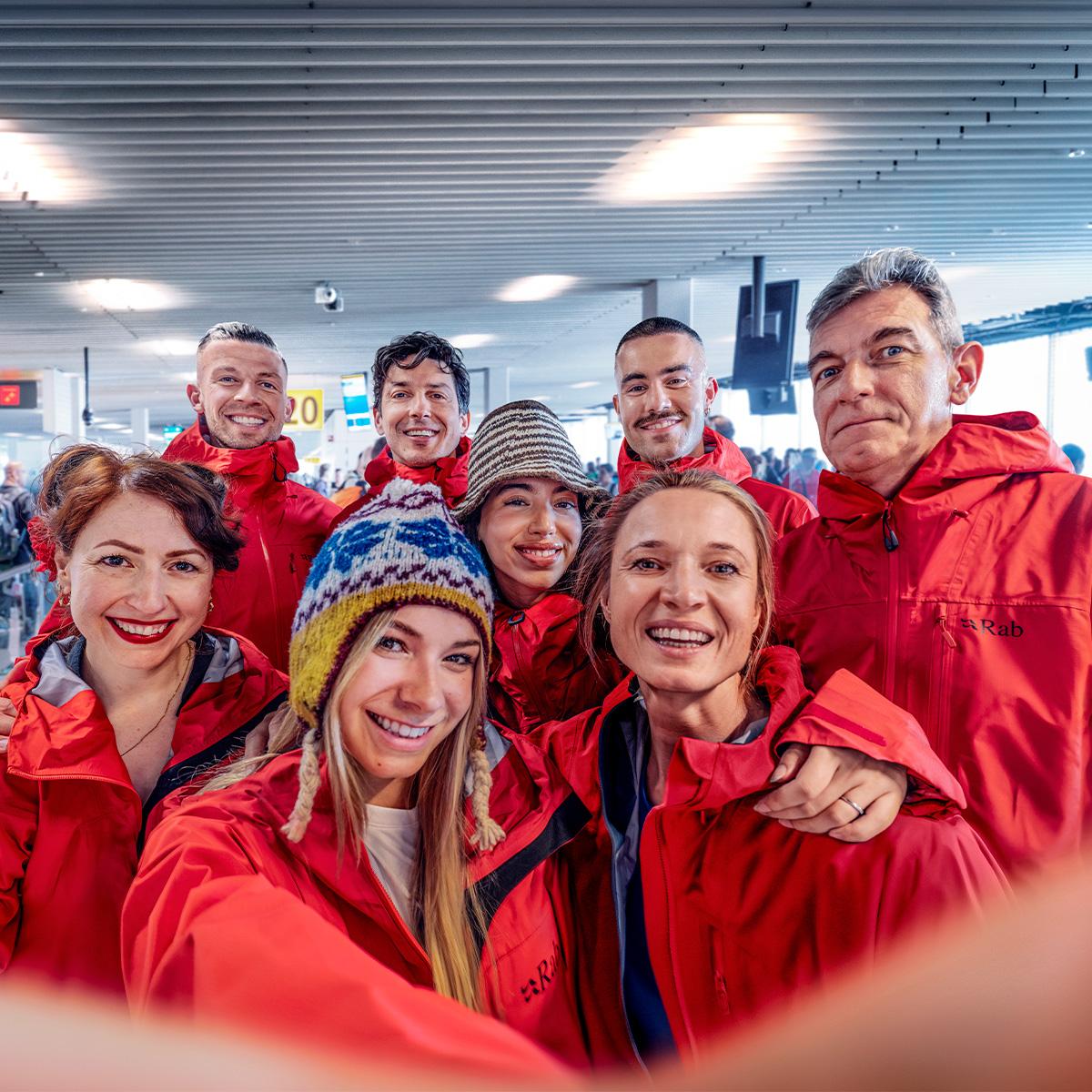 Een groepsfoto van de kandidaten van het tweede seizoen van De Rugzak.