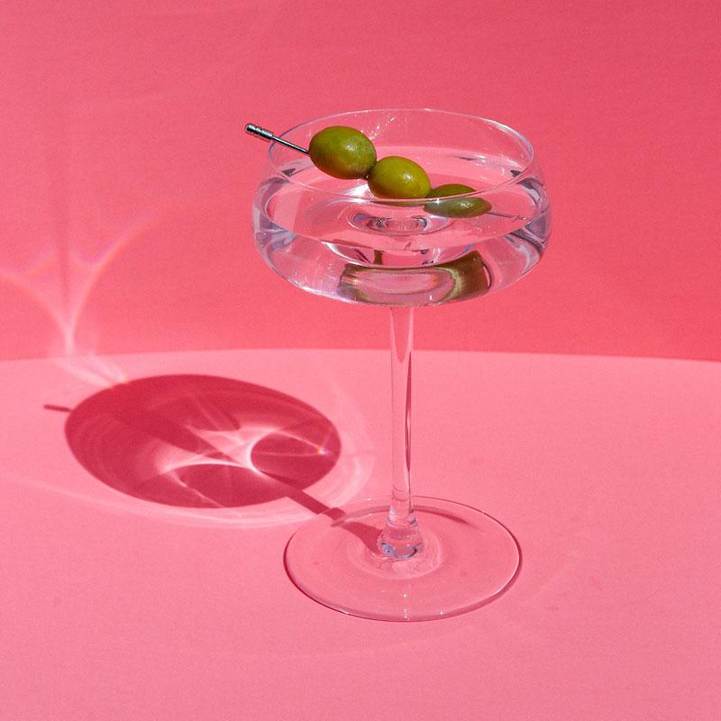 Dirty martini valentijnscocktail