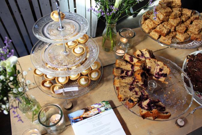 De bruidstaart: naked cakes al dan niet in combinatie met een dessertenbuffet