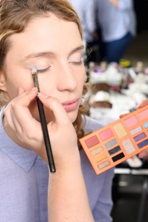 Stap 2: oogschaduw, highlighter en blush