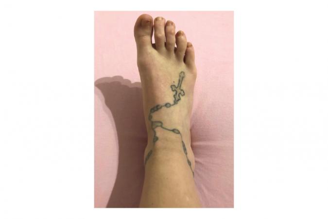 Axelle (20) had snel spijt van de tattoo op haar voet