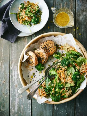 Zalmburger met quinoa, broccoli en spinazie (4 pers. – 30 min.)