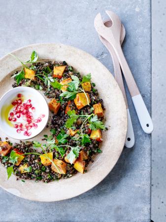 Lauwe pompoensalade met linzen (4 pers. – 25 min. + 30 min. in de oven)