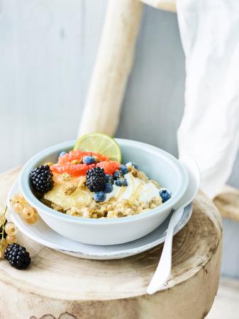 Zoete havermoutpap met vers fruit (4 pers. – 10 min.)
