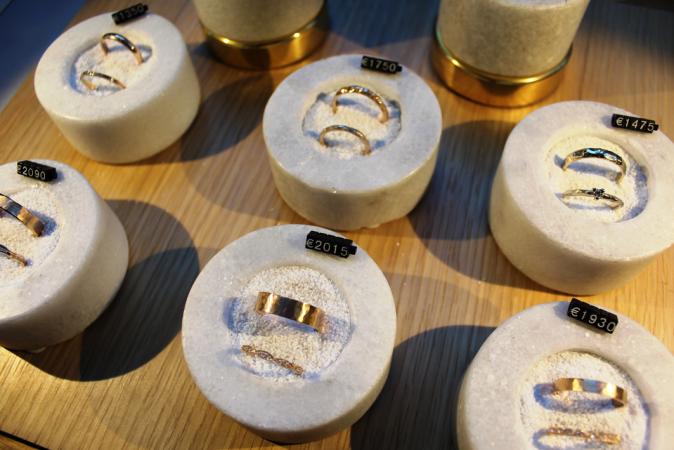 De ringen: € 1000 à € 1600