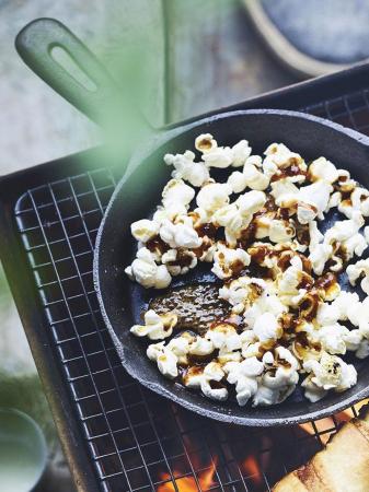 BBQ-popcorn met kaneel en gember