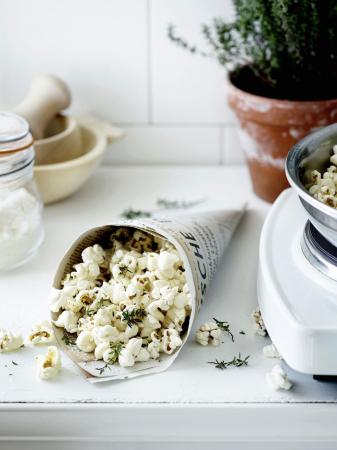 Pittige popcorn met kokos en tijm