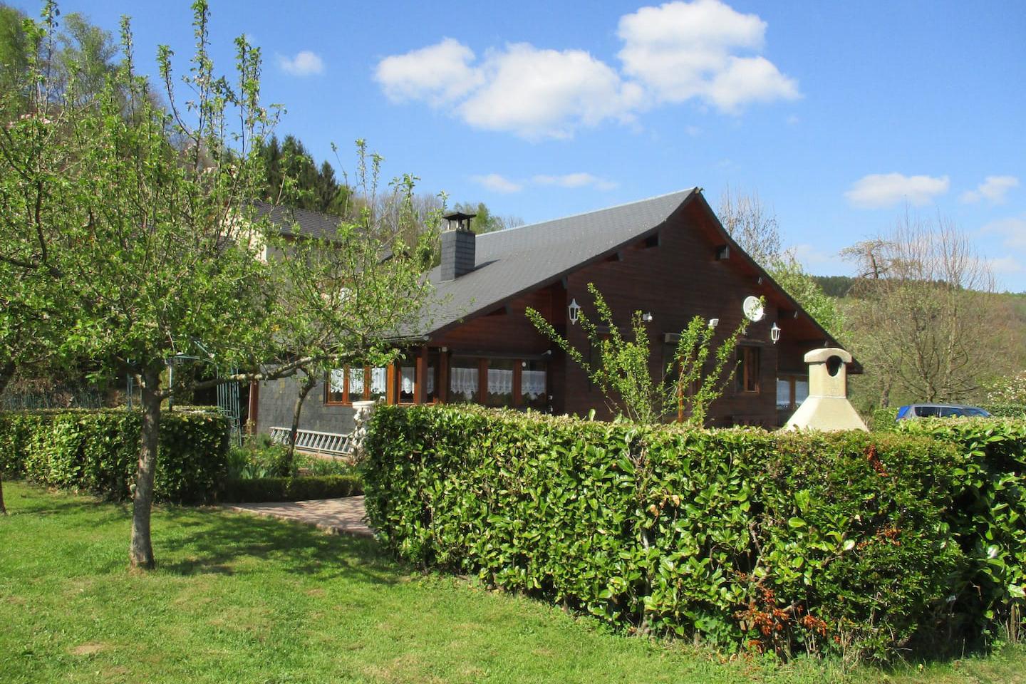 Grand chalet dans les bois à Tournavaux