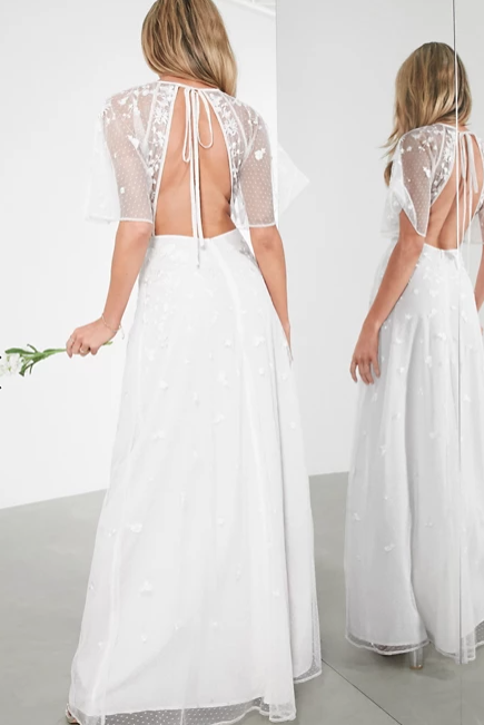 Maxi-jurk met geborduurde bloemen en vlindermouwen