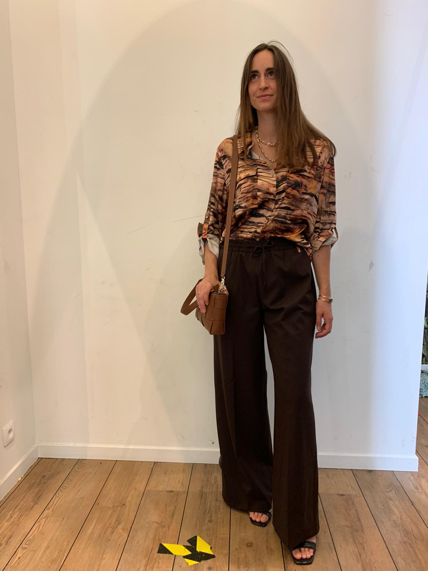 Une blouse à imprimé animal + un pantalon large