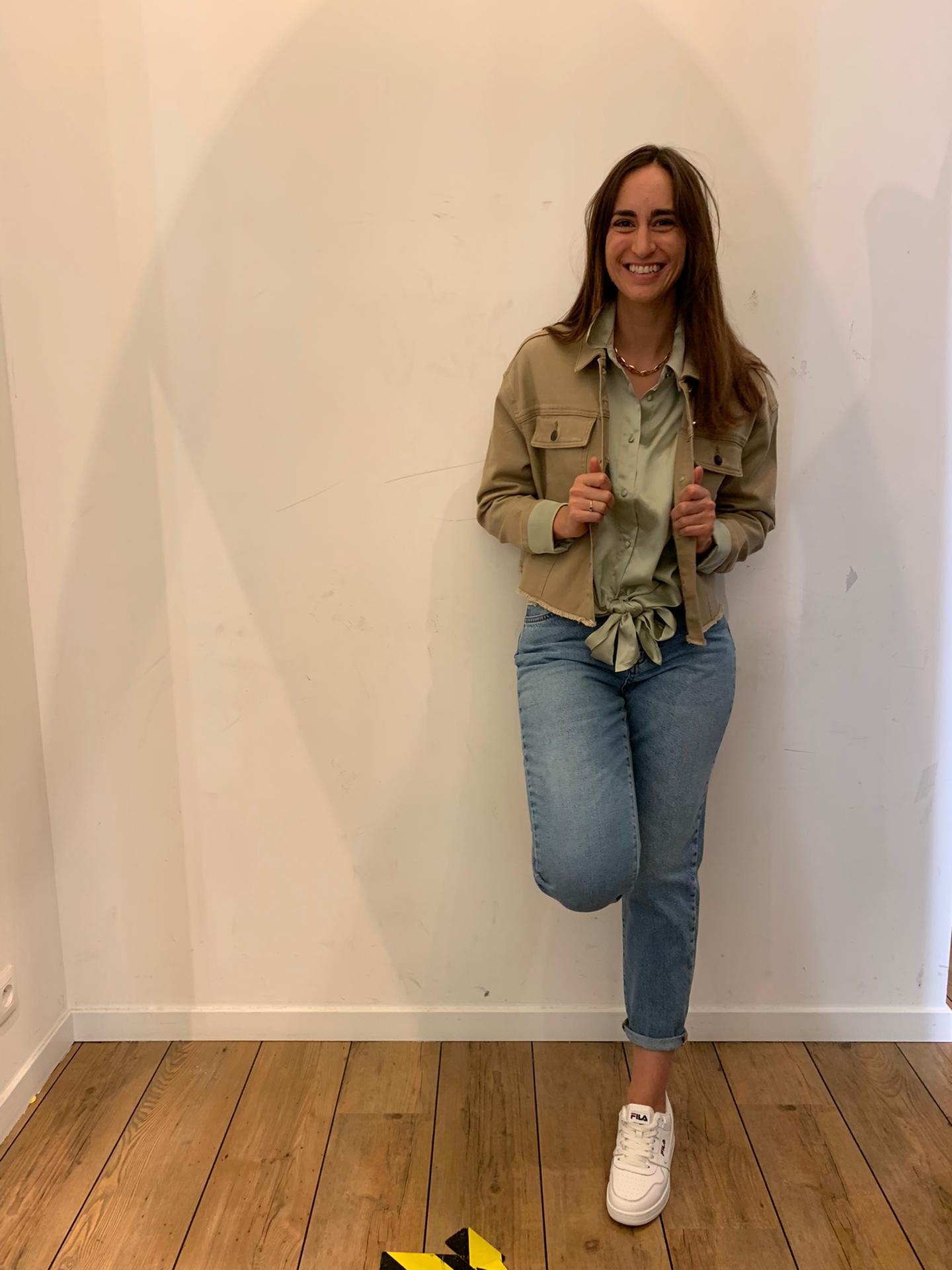 Un jeans + une blouse + une veste en jean