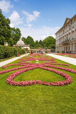 Een foto van de Mirabellgarten in Salzburg.