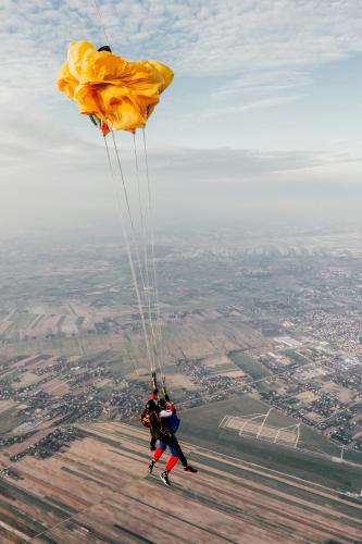 Un saut en parachute