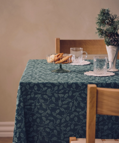 Tafellaken met hulstpatroon