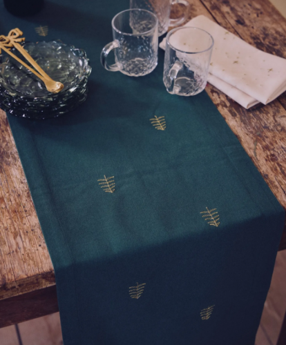 Tafelloper met borduursels