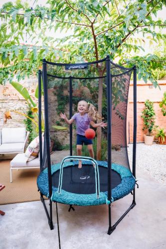 Een (indoor) trampoline 