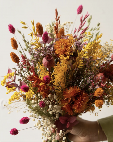 Un bouquet de fleurs séchées