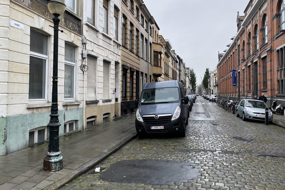 Inbraken in twee wagens en garage in Oostende KW.be