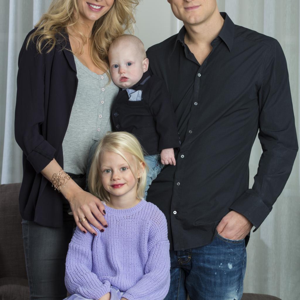 OLIVIER DESCHACHT WITH HIS WIFE ANNELIEN COOREVITS AND DAUGHTER ELENA (4J)AND SON LUIS